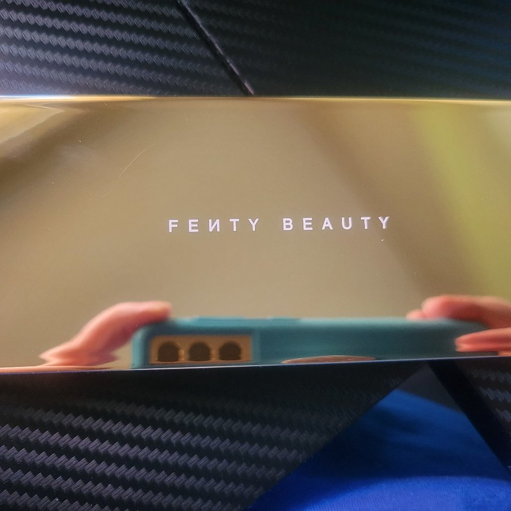 FENTY BEAUTY - SUN STALK'R FACE + EYE BRONZER & HIGHLIGHTER PALETTE - NEW